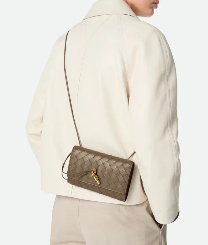 Andiamo Pouch mit Riemen