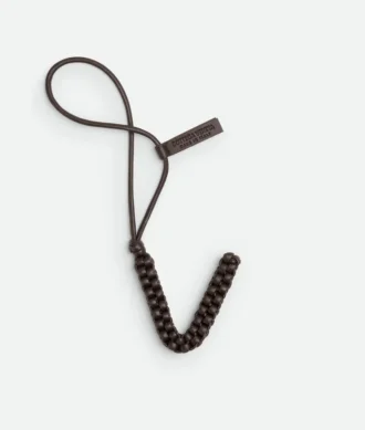 Anhänger in Form des Buchstabens V