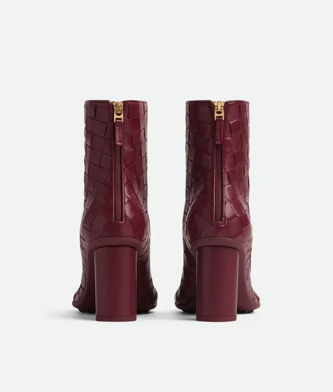 Atomic Stiefel