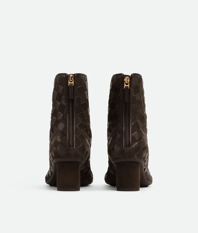 Atomic Stiefel