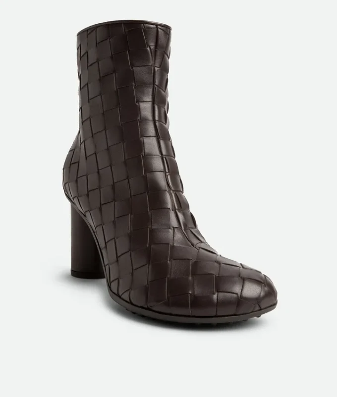 Atomic Stiefel