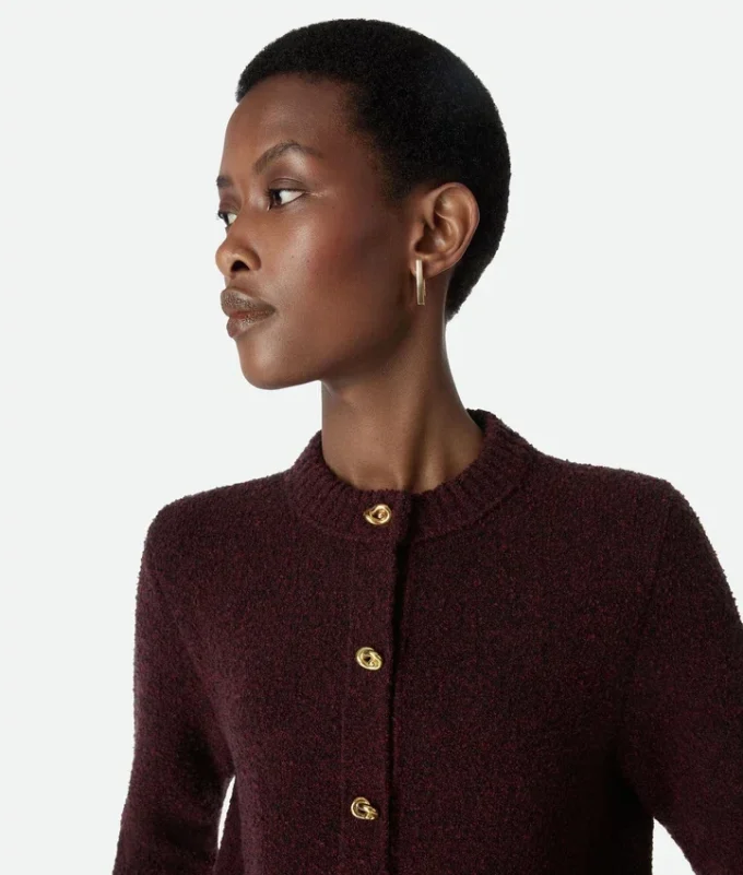 Cardigan aus Bouclé-Wolle Cardigan aus Bouclé-Wolle