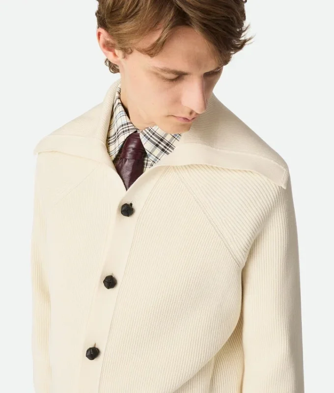 Cardigan aus englischer Baumwollrippe Cardigan aus englischer Baumwollrippe