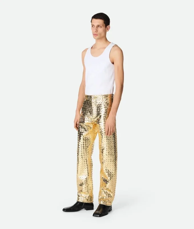 Gerade Hose aus laminiertem Intrecciato-Leder Gerade Hose aus laminiertem Intrecciato-Leder