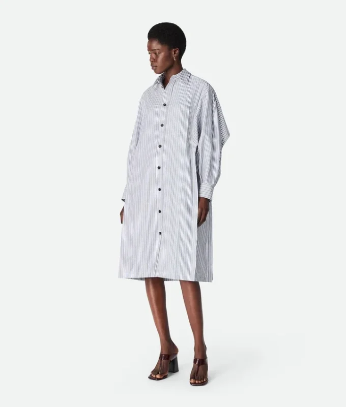 Gestreiftes Baumwollkleid Gestreiftes Baumwollkleid