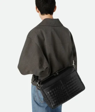 Große Intrecciato-Kameratasche mit Tasche