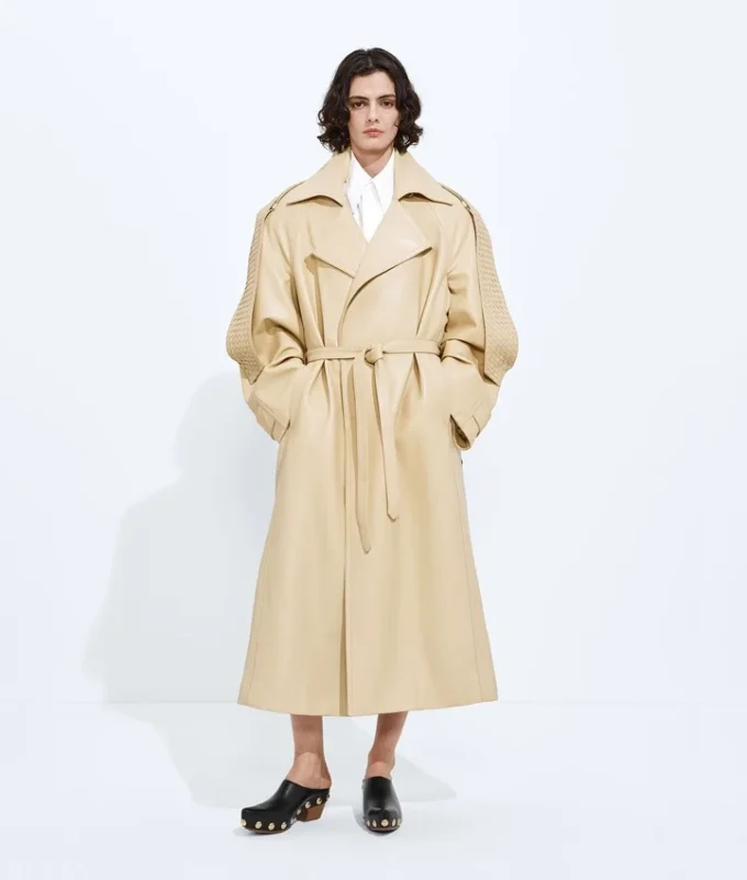 Halbglänzender Leder-Trenchcoat Halbglänzender Leder-Trenchcoat