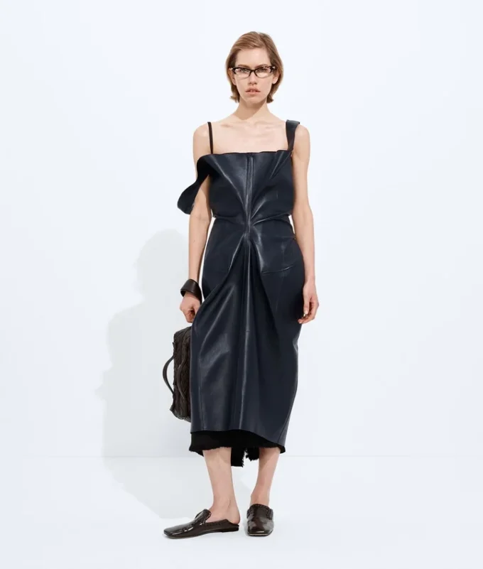 Halbglänzendes Lederkleid Halbglänzendes Lederkleid