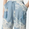 Hose mit italienischem Postkartenprint Hose mit italienischem Postkartenprint