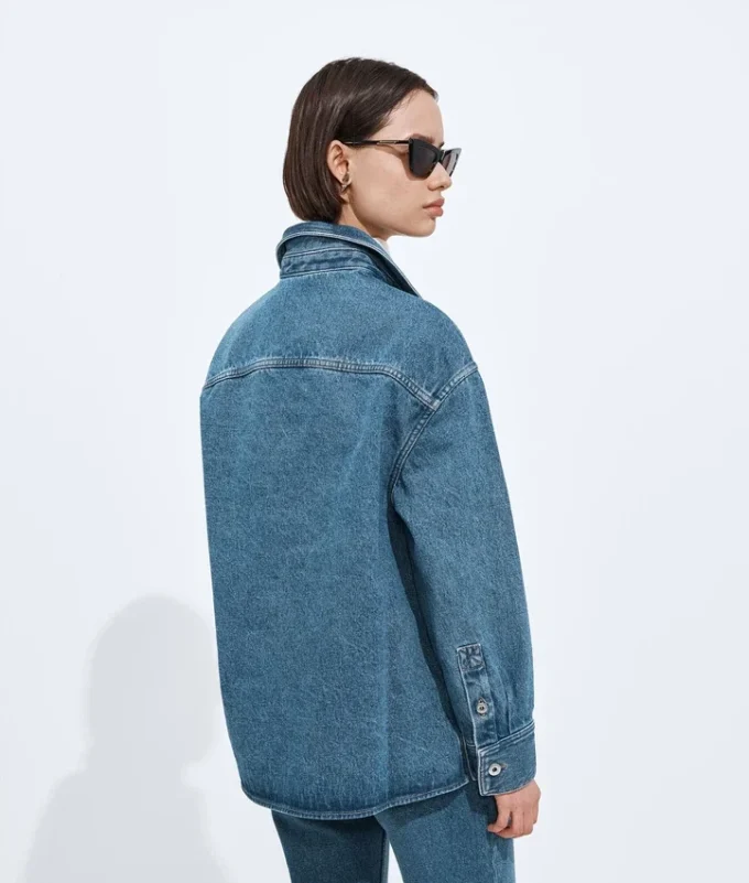 Indigo-Jeans-Hemd in mittlerer Größe Indigo-Jeans-Hemd in mittlerer Größe