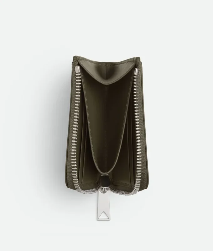 Intrecciato-geprägte quadratische Zip-Around-Geldbörse Intrecciato-geprägte quadratische Zip-Around-Geldbörse