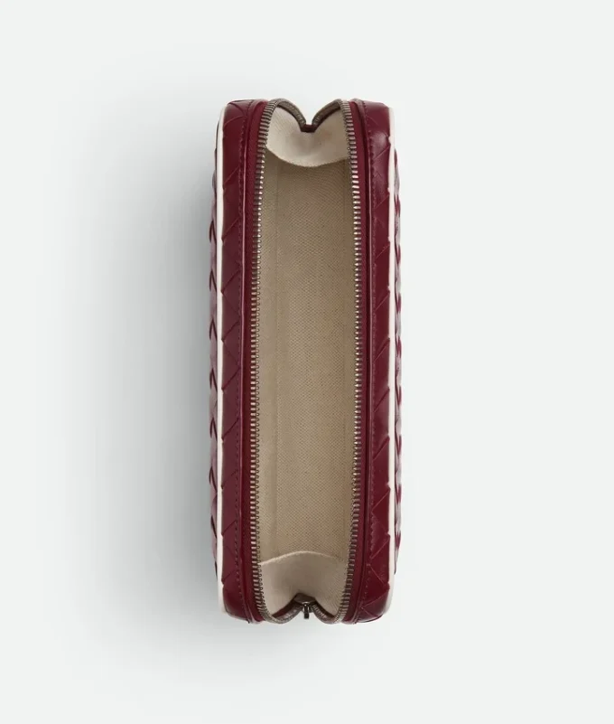 Intrecciato-Pouch in mittlerer Größe mit Reißverschluss Intrecciato-Pouch in mittlerer Größe mit Reißverschluss