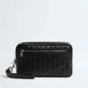 Intrecciato-Pouch mit Handschlaufe Intrecciato-Pouch mit Handschlaufe