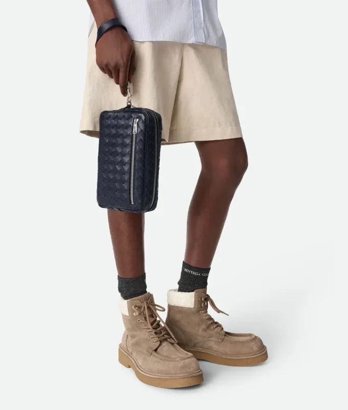 Intrecciato-Pouch mit Handschlaufe Intrecciato-Pouch mit Handschlaufe