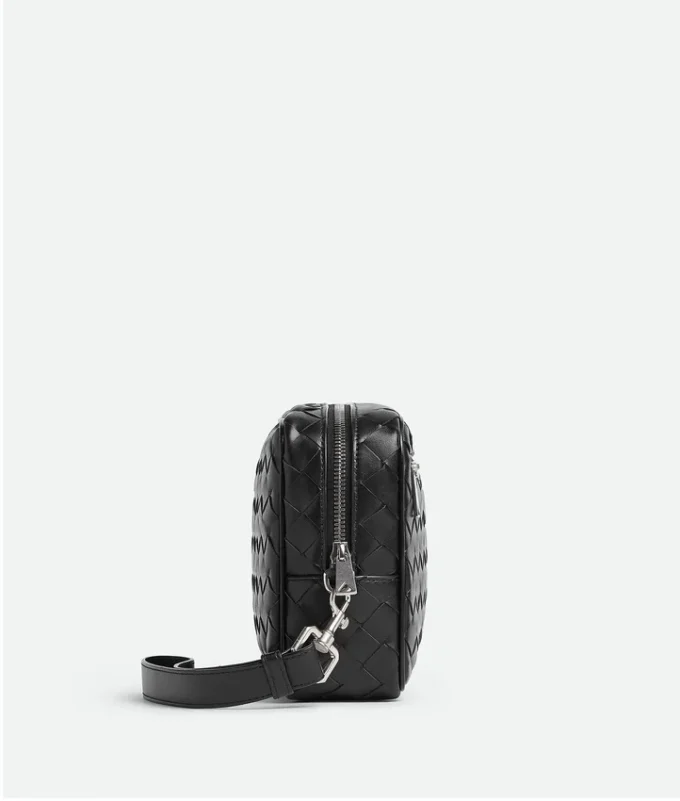 Intrecciato-Pouch mit Handschlaufe Intrecciato-Pouch mit Handschlaufe