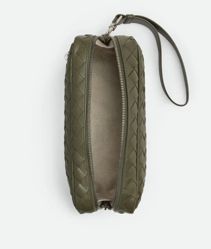 Intrecciato-Pouch mit Handschlaufe Intrecciato-Pouch mit Handschlaufe