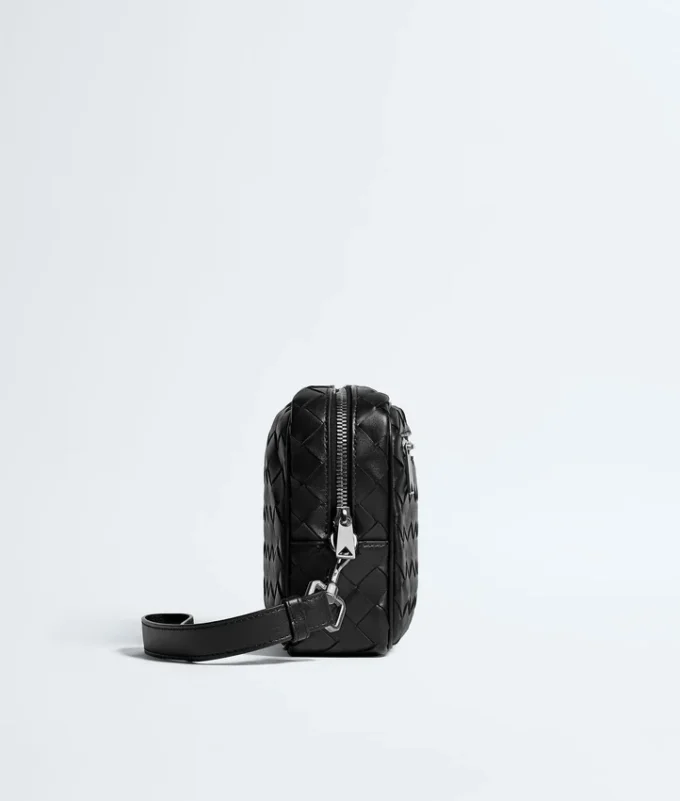 Intrecciato-Pouch mit Handschlaufe Intrecciato-Pouch mit Handschlaufe