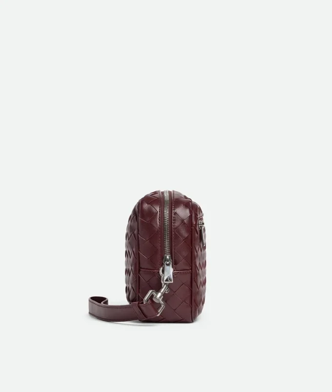 Intrecciato-Pouch mit Handschlaufe Intrecciato-Pouch mit Handschlaufe