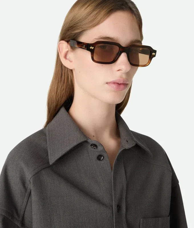 Intrecciato-Sonnenbrille mit rechteckigem Rahmen Intrecciato-Sonnenbrille mit rechteckigem Rahmen