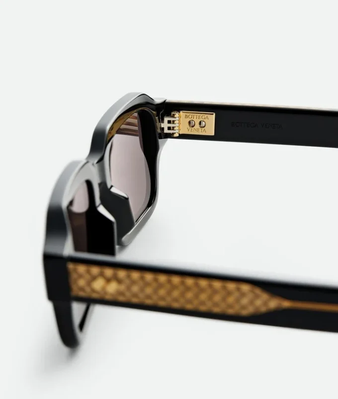 Intrecciato-Sonnenbrille mit rechteckigem Rahmen Intrecciato-Sonnenbrille mit rechteckigem Rahmen