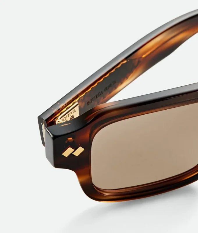 Intrecciato-Sonnenbrille mit rechteckigem Rahmen Intrecciato-Sonnenbrille mit rechteckigem Rahmen
