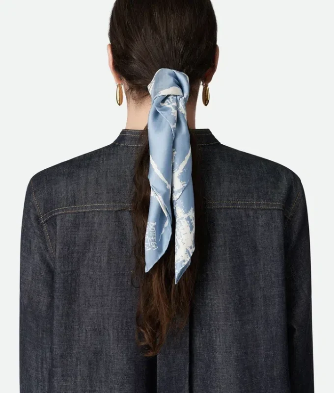 Italienisches Seidenfoulard im Postkartenstil Italienisches Seidenfoulard im Postkartenstil