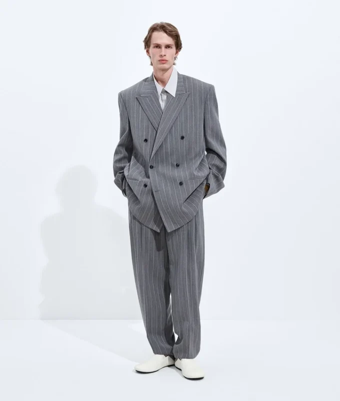 Jacke aus leichter Wolle mit Nadelstreifen Jacke aus leichter Wolle mit Nadelstreifen