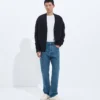 Jeans mit geradem Bein in mittlerem Indigo Jeans mit geradem Bein in mittlerem Indigo