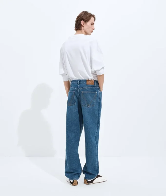 Jeans mit weitem Bein in mittlerem Indigo Jeans mit weitem Bein in mittlerem Indigo