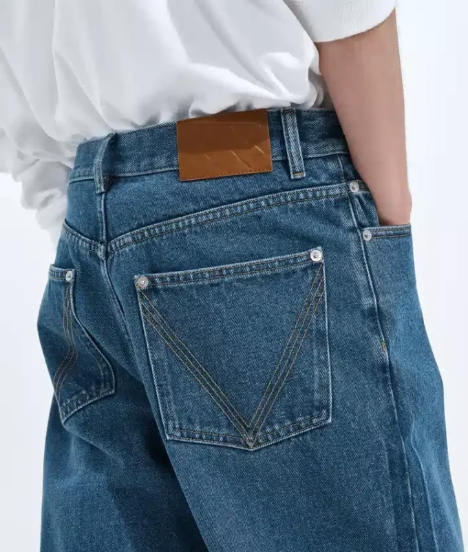 Jeans mit weitem Bein in mittlerem Indigo Jeans mit weitem Bein in mittlerem Indigo