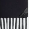 Kaschmirschal mit Lederapplikation Kaschmirschal mit Lederapplikation
