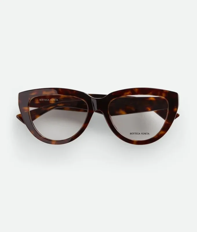 Klassische Cat-Eye-Brille aus recyceltem Acetat Klassische Cat-Eye-Brille aus recyceltem Acetat