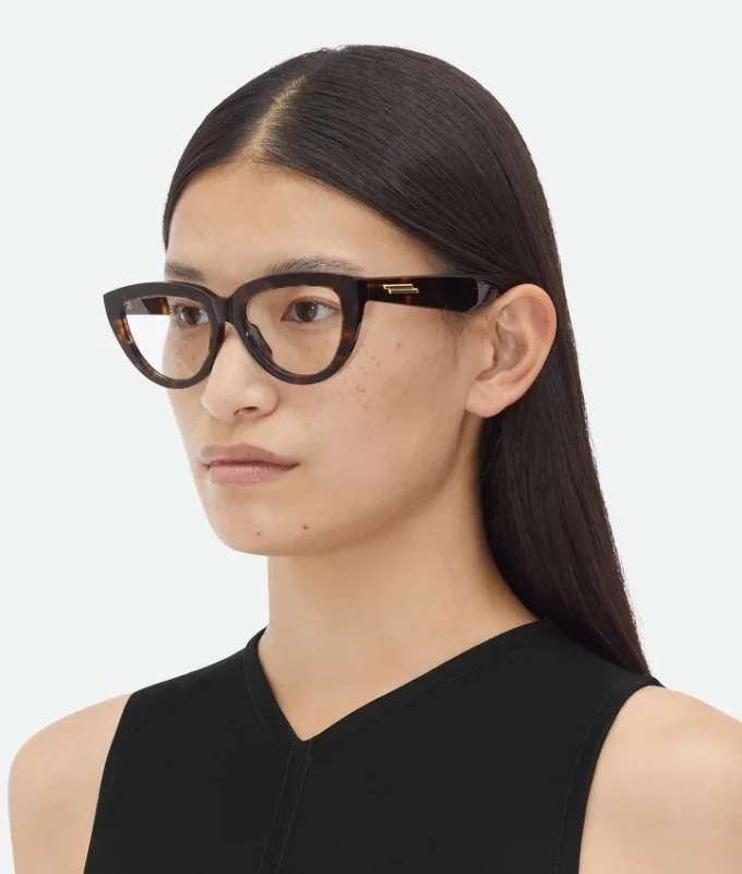 Klassische Cat-Eye-Brille aus recyceltem Acetat Klassische Cat-Eye-Brille aus recyceltem Acetat