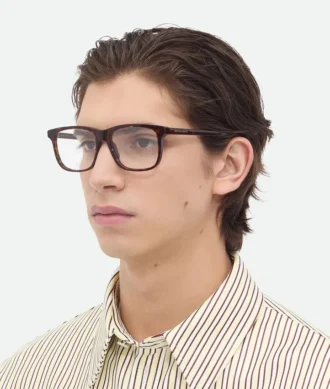 Klassische eckige Brille