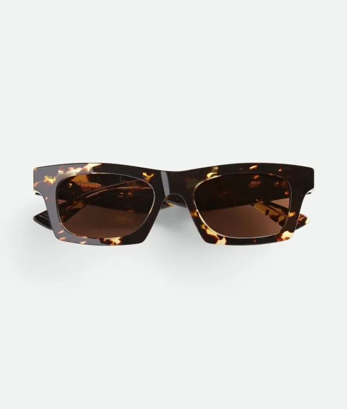 Klassische eckige Sonnenbrille