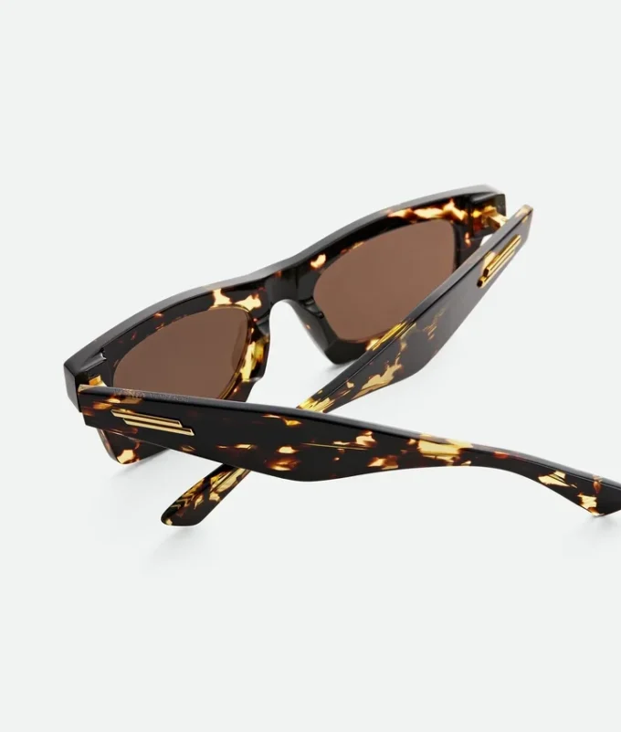 Klassische eckige Sonnenbrille