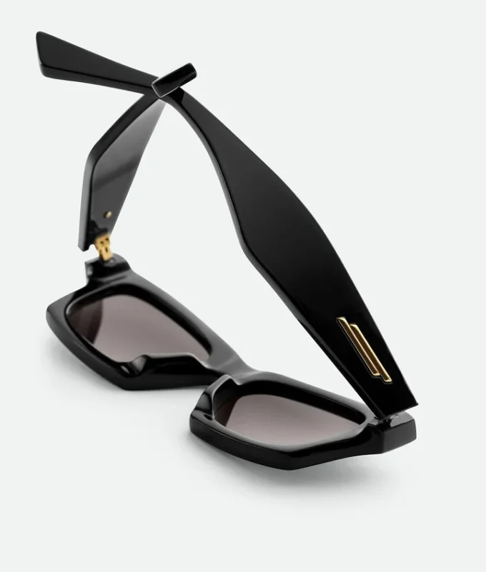 Klassische eckige Sonnenbrille