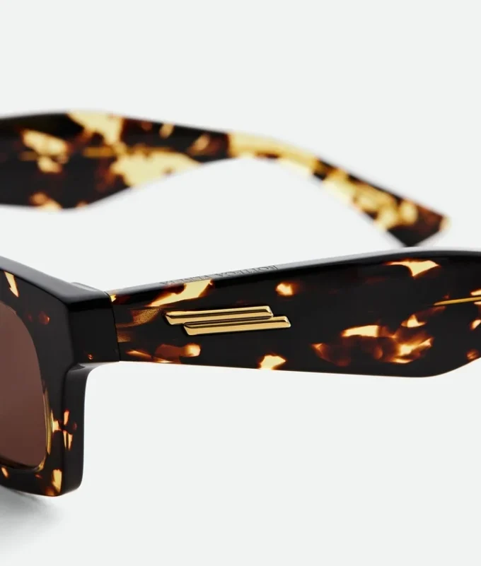 Klassische eckige Sonnenbrille