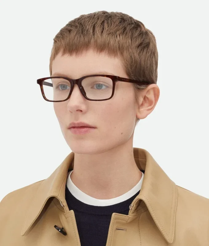 Klassische rechteckige Brille Klassische rechteckige Brille