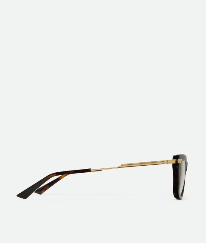 Klassische rechteckige Brille