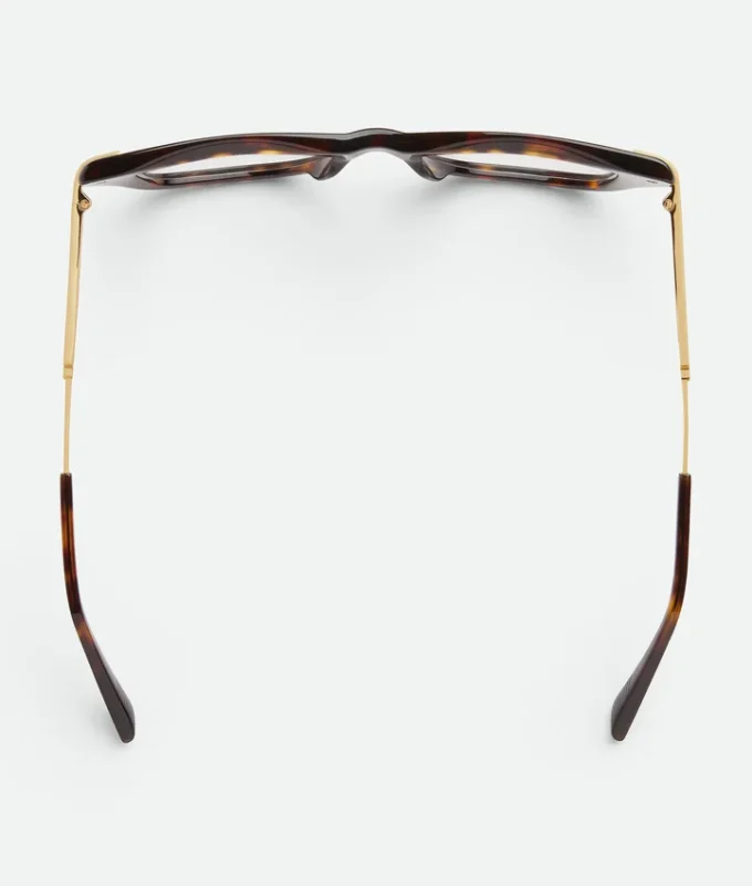 Klassische rechteckige Brille
