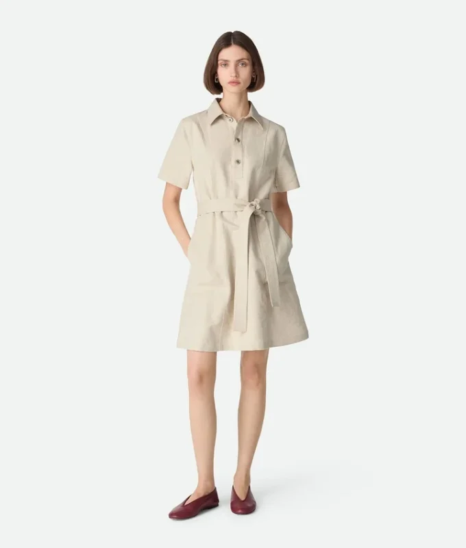 Kleid aus Baumwolle und Leinen Kleid aus Baumwolle und Leinen