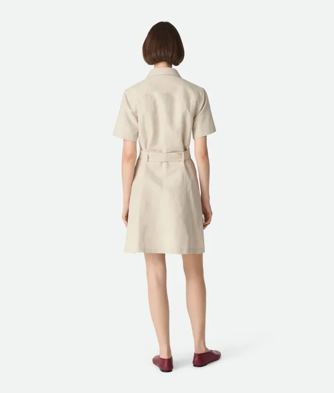 Kleid aus Baumwolle und Leinen Kleid aus Baumwolle und Leinen