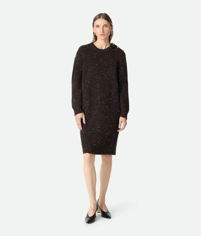 Kleid aus englischer Rippenstrick-Wolle Kleid aus englischer Rippenstrick-Wolle