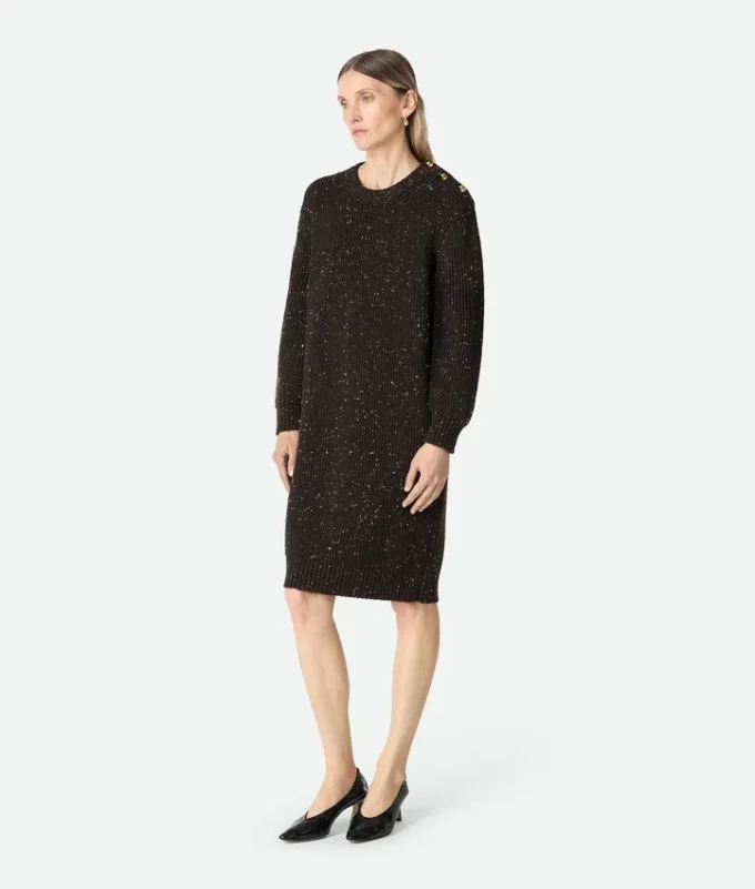 Kleid aus englischer Rippenstrick-Wolle Kleid aus englischer Rippenstrick-Wolle
