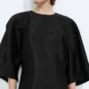 Kleid aus gewaschenem Baumwoll- und Viskose-Twill Kleid aus gewaschenem Baumwoll- und Viskose-Twill