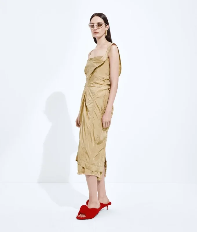 Kleid aus gewaschenem Seidentaft Kleid aus gewaschenem Seidentaft