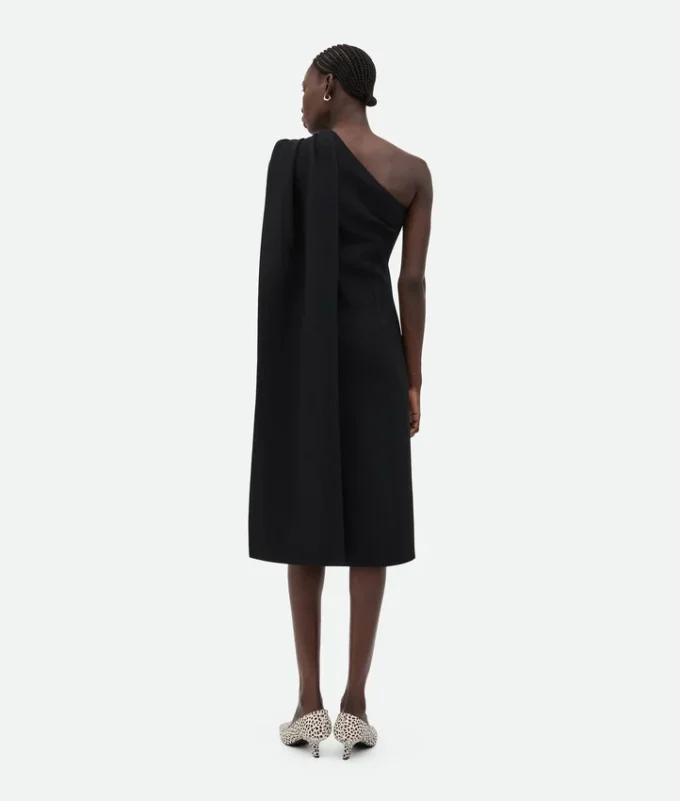 Kleid aus Woll-Viskose-Crêpe Kleid aus Woll-Viskose-Crêpe