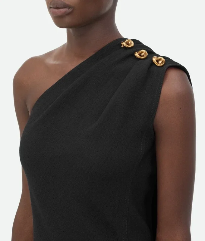 Kleid aus Woll-Viskose-Crêpe Kleid aus Woll-Viskose-Crêpe