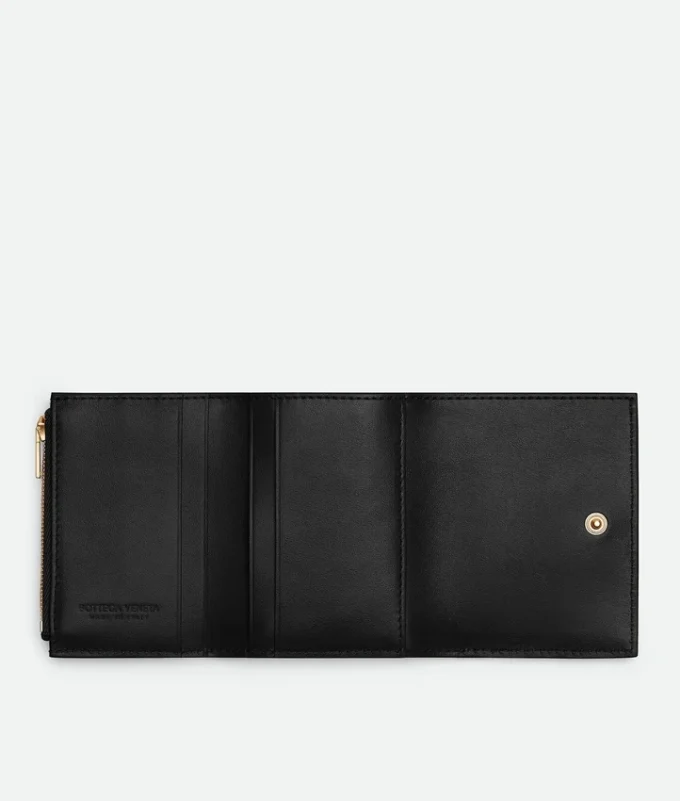 Kleine dreifach gefaltete Brieftasche aus Intrecciato Kleine dreifach gefaltete Brieftasche aus Intrecciato